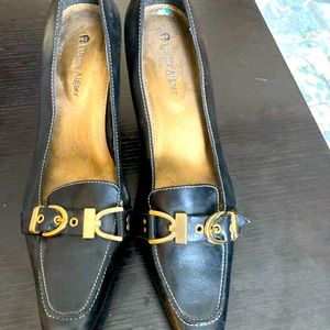 Black Heeled shoes. Size 8.